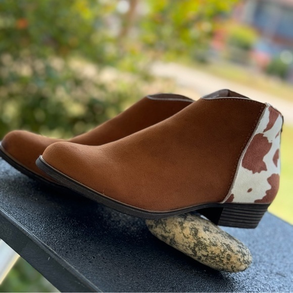 TRUE CRAFT🐄Cow print‎ Women’s Terri Booties brown and white slight heel 8.5 EUC - Picture 1 of 12